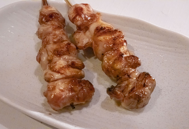 鶏もも串　タレ：Chicken thigh skewers with sauce